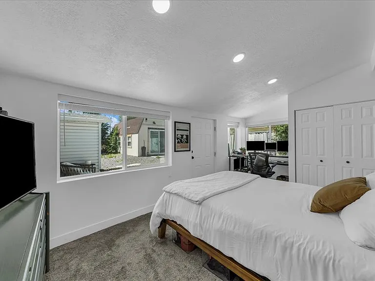 1559 W Shelley Ave — Photo 6