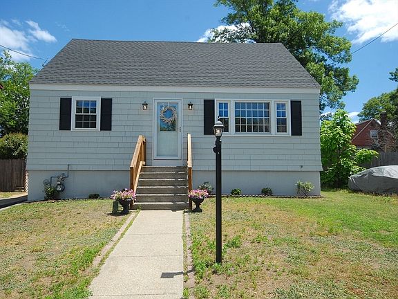 2nd image of 12 Edgewood Rd