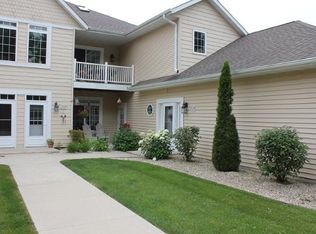 W398N5985 Autumn Woods Dr, Oconomowoc, WI 53066