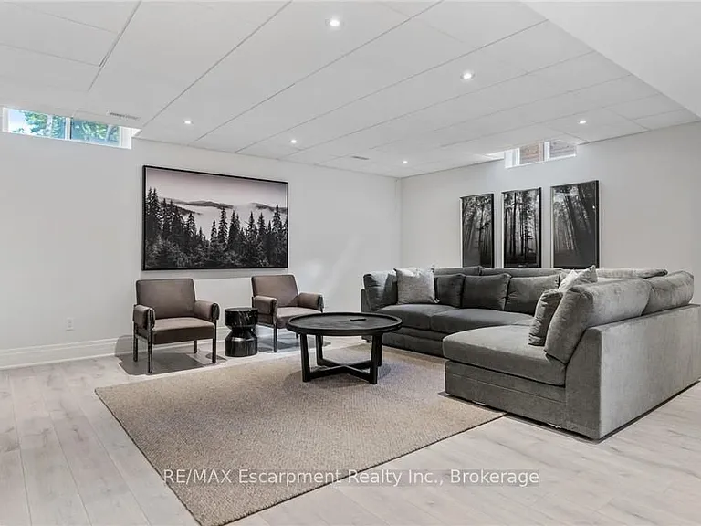 81 Brock St — Photo 10