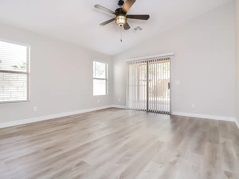 12424 W San Miguel Ave — Photo 4