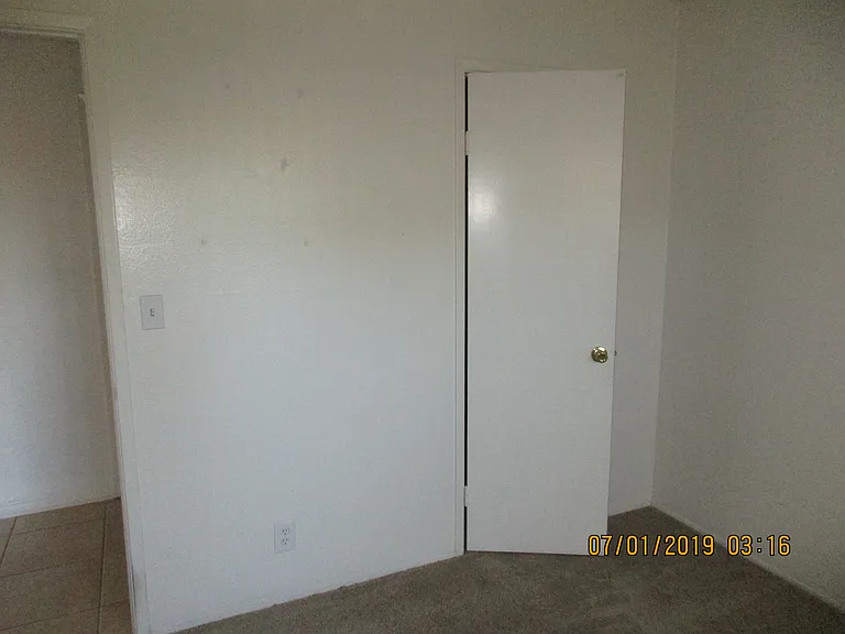 Mesa Manor Apartments — Photo 18