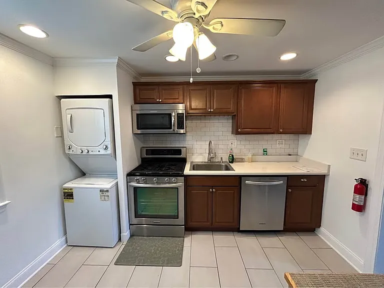 445 Morris Ave #B5 — Photo 1