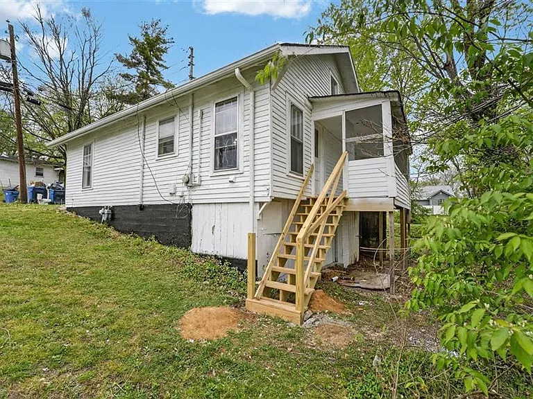 225 Sunset Ave — Photo 9