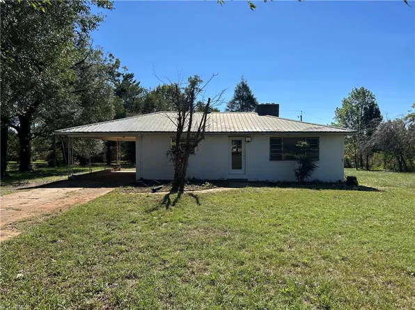 452 Old Pipers Gap Rd, Lambsburg, VA 24351