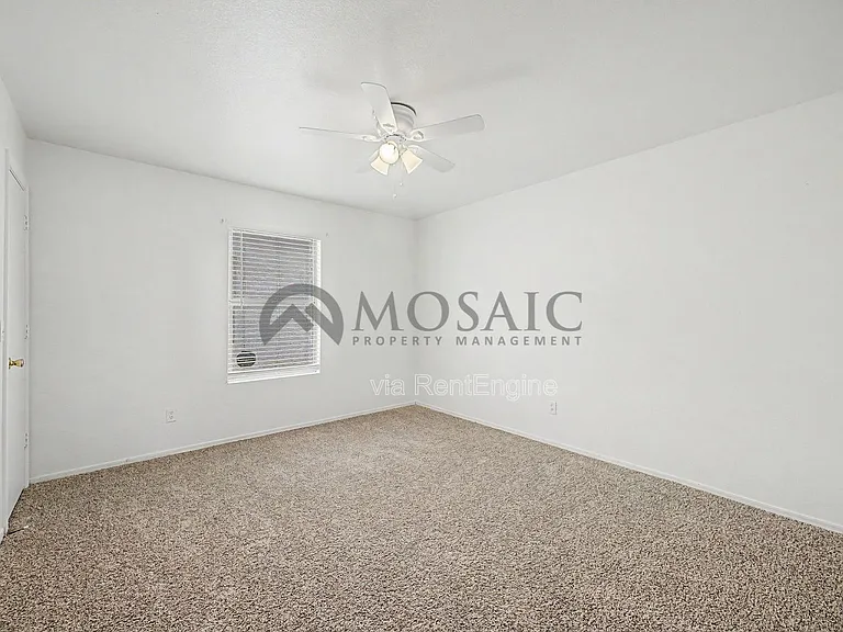 1004 E Cowboy Cove Trl — Photo 17