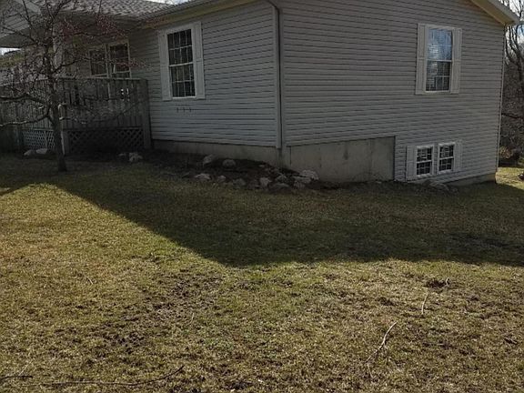 3rd image of 17435 NE Meddler Ave