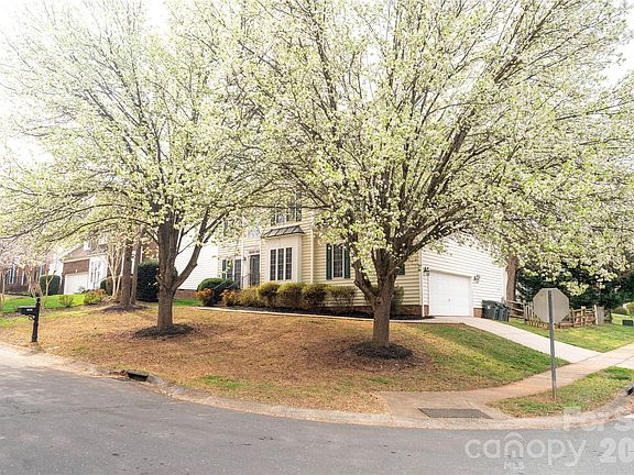 3rd image of 16905 Laureate Rd #16