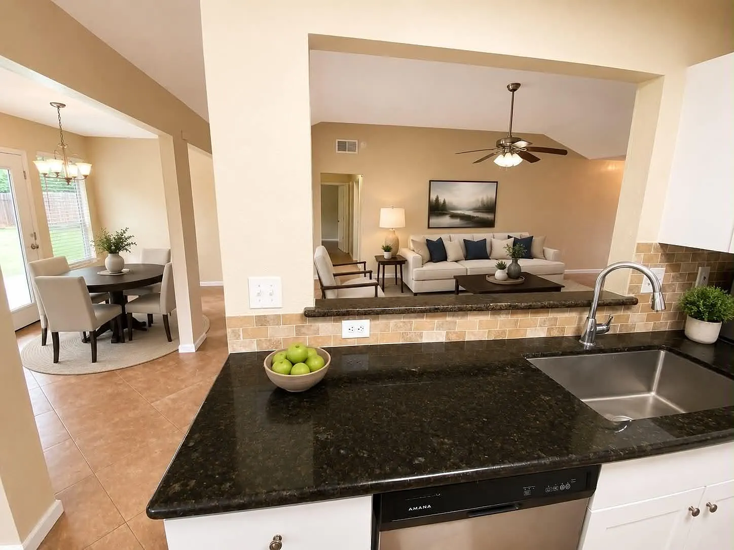 3 bed, 2.0 bath, 1724 sqft, $1,850 — Photo 4