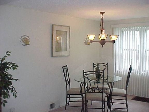 4th image of 28 E Palmer Ave