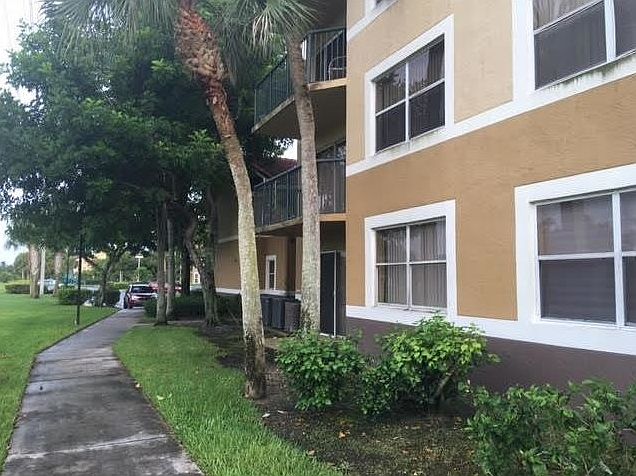 2nd image of 8891 Wiles Rd APT 104