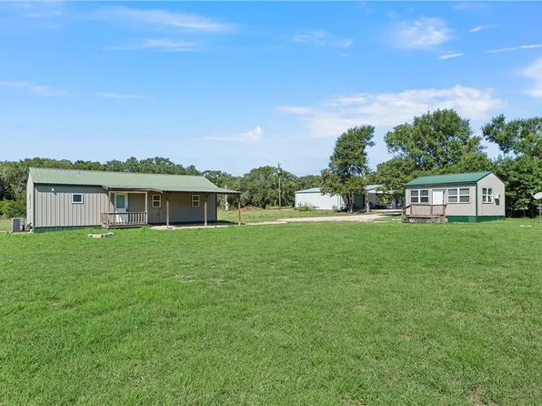 995 Satin Rd, Chilton, TX 76632