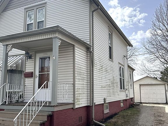 4th image of 368 Oak St