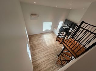 345 N 23rd St #201, Lincoln, NE 68528