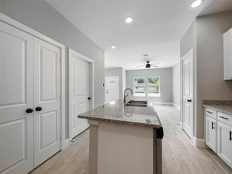 4205 Elmwood St #B — Photo 17