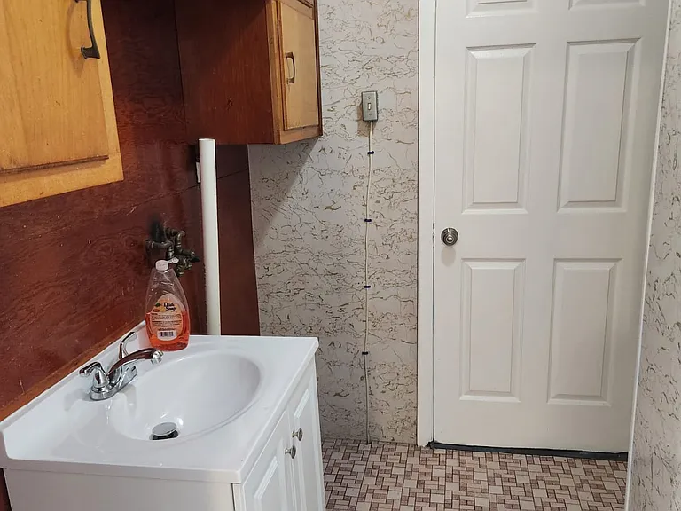 72 Esther St #1 — Photo 3