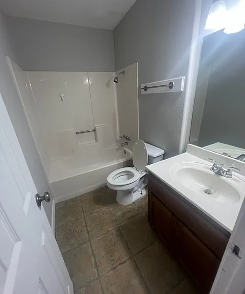 1620 W Kuhn St — Photo 6