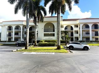 700 Valley Stream Dr APT 303, Naples, FL 34113