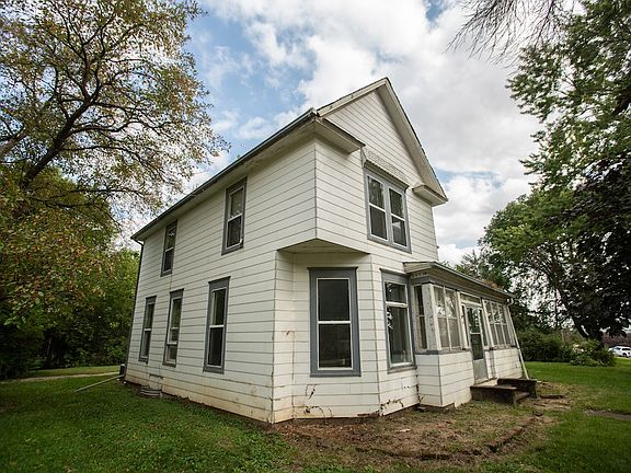 3rd image of 305 Main St