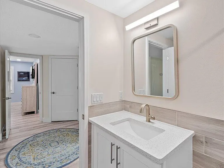 7801 Ridgewood Ave #1 — Photo 29