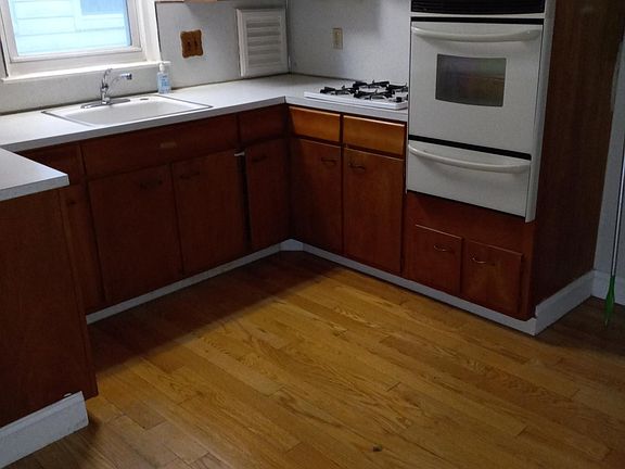 3rd image of 7423 Bingham St Floor 1