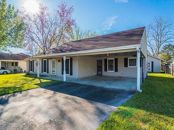 4th image of 402 Breton Dr