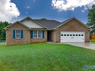 113 Turtle Point Dr, New Market, AL 35761