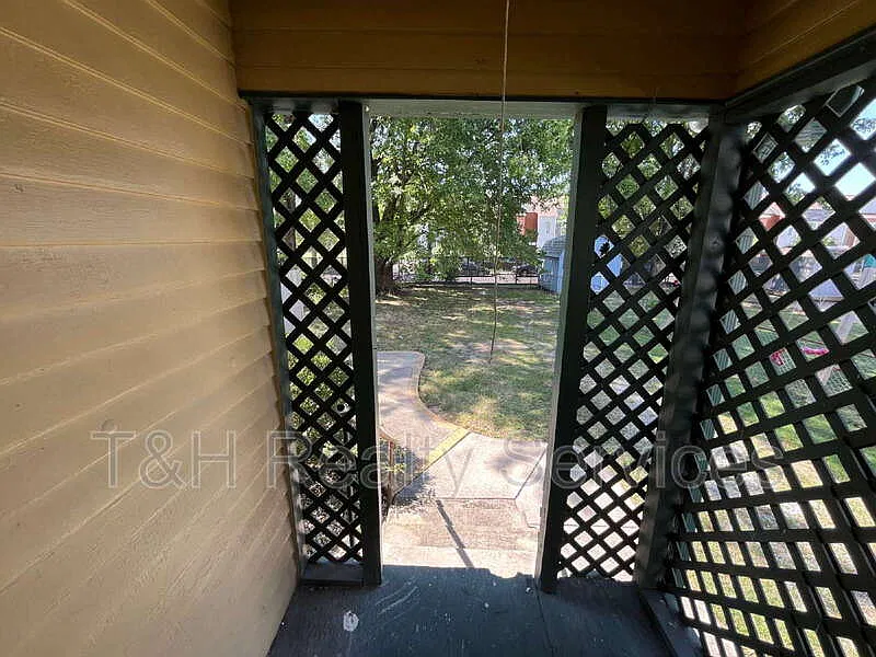 3 bed, 1.0 bath, 1504 sqft, $1,350 — Photo 4