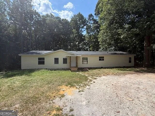 4 bed, 2.5 bath, 2072 sqft, $1,500 — Photo 1