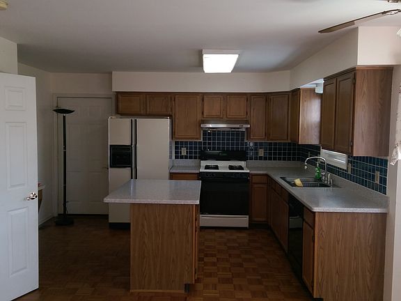 4th image of 28 Montceau Dr
