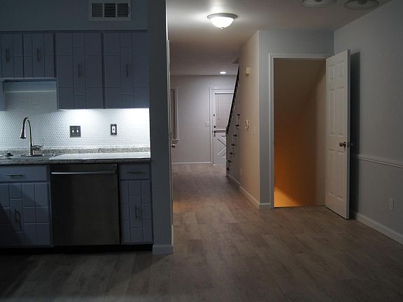 3rd image of 422 N Clay Ave