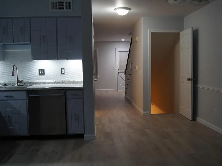 422 N Clay Ave — Photo 3