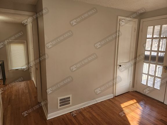 5th image of 16176 Birwood St