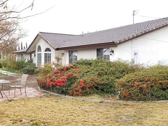 3rd image of 8323 Peach Ave