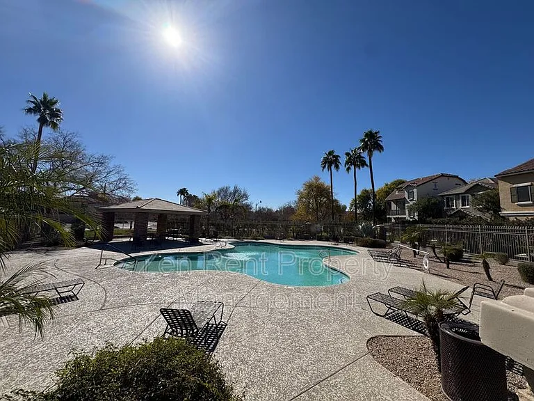 4062 E Windsor Dr — Photo 14