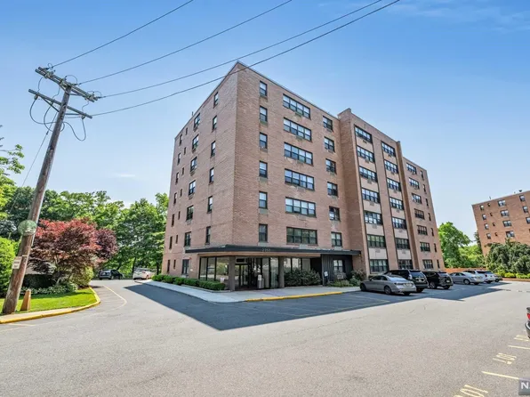 2352 Linwood Ave APT 2H, Fort Lee, NJ 07024