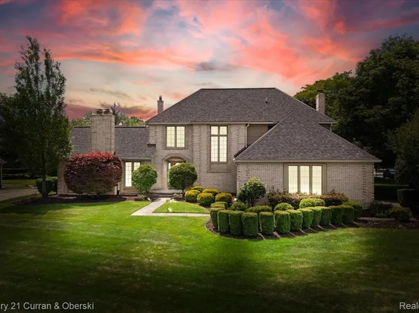 37283 Fox Gln, Farmington Hills, MI 48331