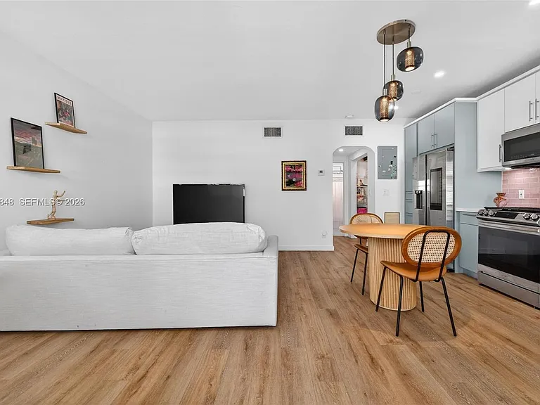 8600 Byron Ave #9 — Photo 10