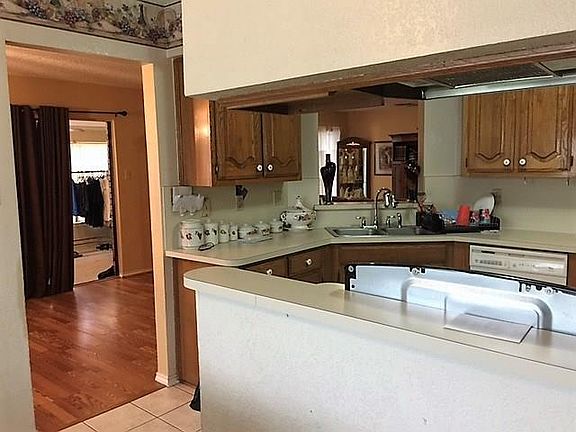 5th image of 202 Morene Ave