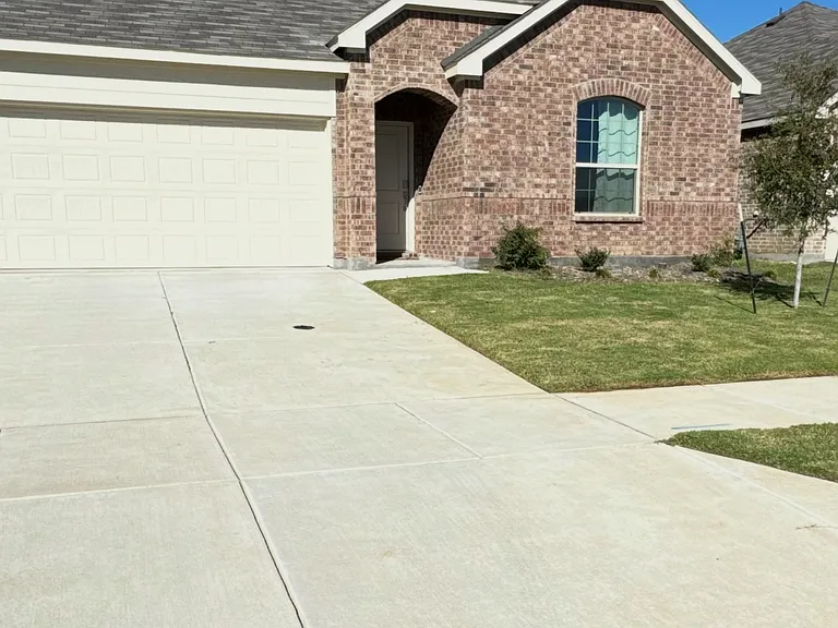 1220 Desert Willow Dr — Photo 3