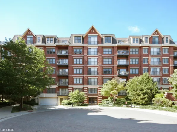 255 E Liberty Dr APT 601, Wheaton, IL 60187