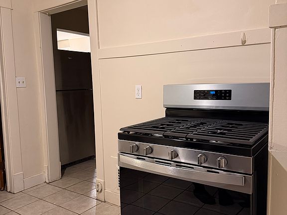 3rd image of 129 W Northrup Pl