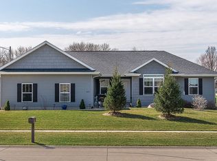 475 Shannon Dr, Robins, IA 52328