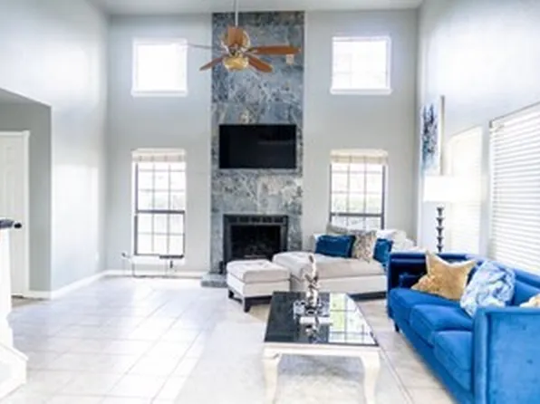 1922 Pinecrest Dr, Carrollton, TX 75010