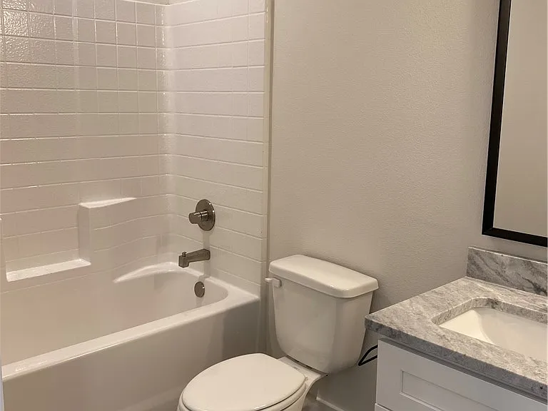 205 Sterling St #C — Photo 16