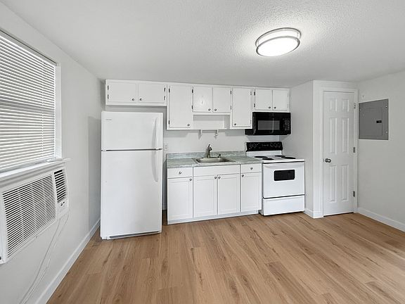 5th image of 204 2nd St APT 4