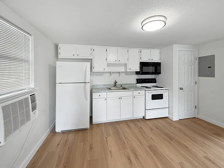204 2nd St #4 — Photo 5