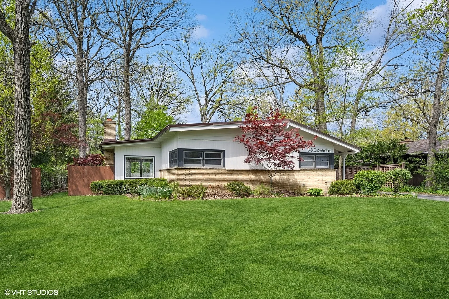 1516 Cloverdale Ave photo 1