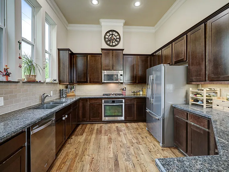 8932 Lakeshore Bend Dr — Photo 10