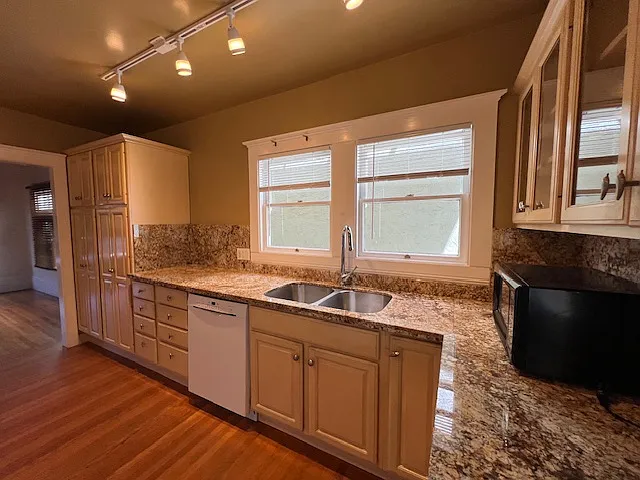 2238 Lakeshore Ave #2 — Photo 8